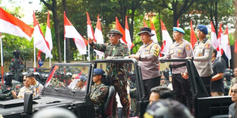 Kapolri Cek Gladi Bersih Apel Gelar Pasukan Pengamanan Pengambilan Sumpah Presiden dan Wapres RI