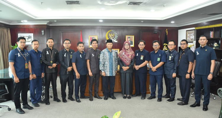 Menerima Solidaritas Hakim Indonesia, HNW : Prihatin Dengan Kondisi Hakim