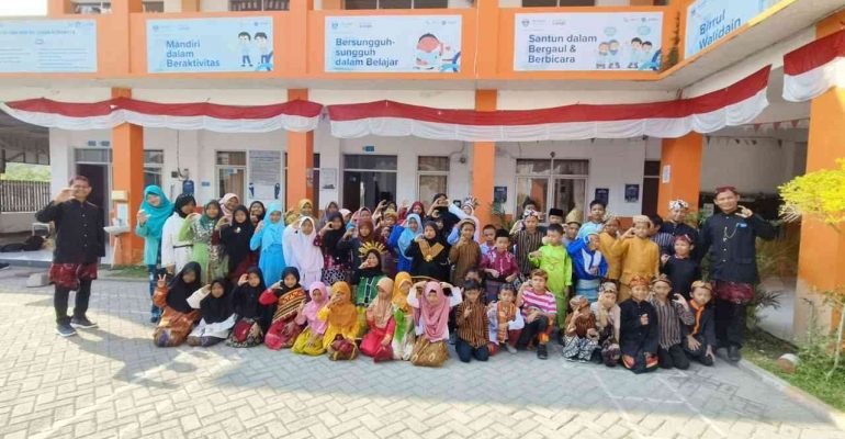 SD Juara Surabaya Gelar Upacara Sumpah Pemuda 2024