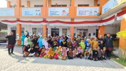 SD Juara Surabaya Gelar Upacara Sumpah Pemuda 2024