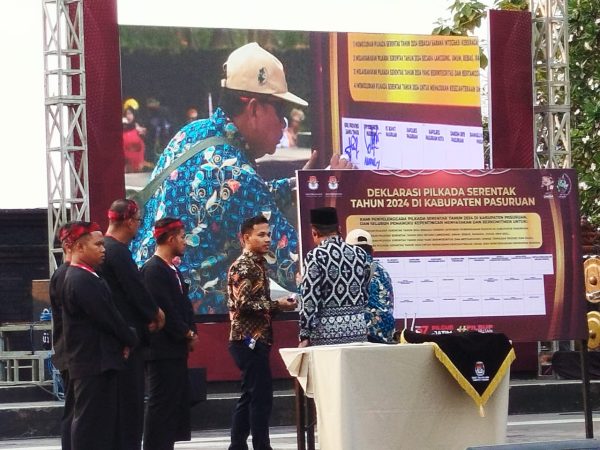 Kirab Maskot Pemilihan Gubenur Dan Wakil Gubenur Jawa Timur Bupati Dan Wakil Bupati Pasuruan 2024