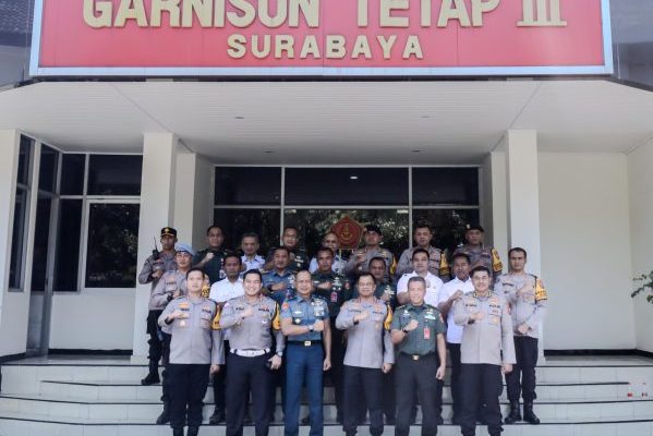 Kapolrestabes Surabaya Coutessy call dengan Kaskogrtap III Surabaya