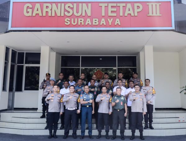 Kapolrestabes Surabaya Coutessy call dengan Kaskogrtap III Surabaya
