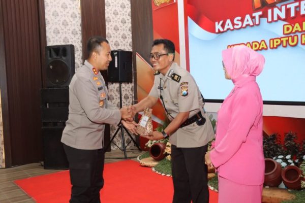 Sertijab Kasatintelkam Polres Kediri Kota: Upacara Khidmat dengan Penandatanganan Pakta Integritas