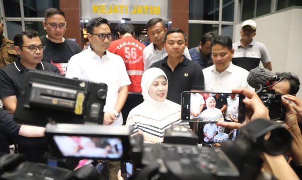 Tim Intelijen Kejati Jatim Bersama Tim Jaksa Eksekutor Kejari Surabaya Tangkap Terpidana Gregrorius Ronald Tannur