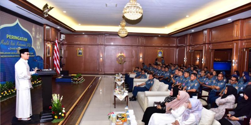 Prajurit Kolinlamil Meneladani Akhlak Nabi Muhammad SAW Melalui Peringatan Maulid Nabi Muhammad SAW 1446 H/2024 M