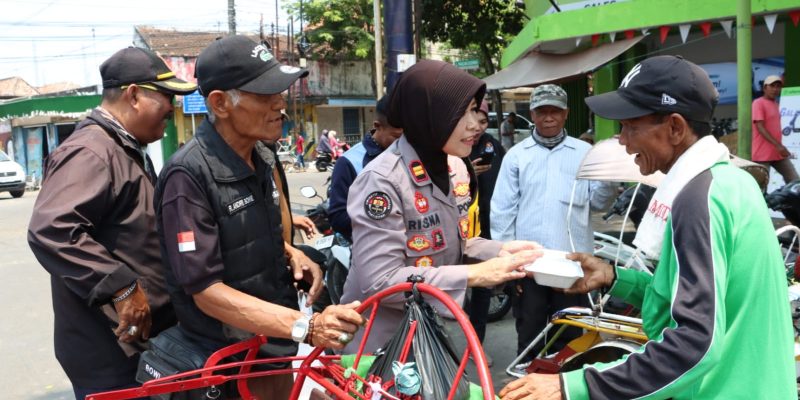 Jelang Peringatani HUT Humas Polri ke 73, Humas Polres Bangkalan Berbagi di Jum’at Berkah