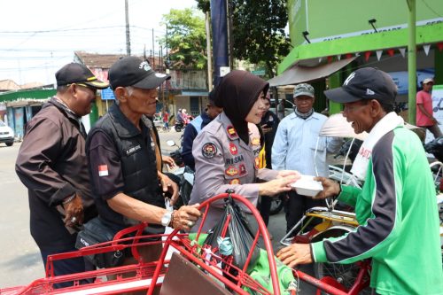 Jelang Peringatani HUT Humas Polri ke 73, Humas Polres Bangkalan Berbagi di Jum’at Berkah