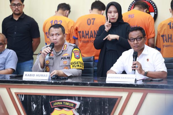 Polda Jatim Amankan 4 Tersangka Pemerasan Modus Mengaku Polisi