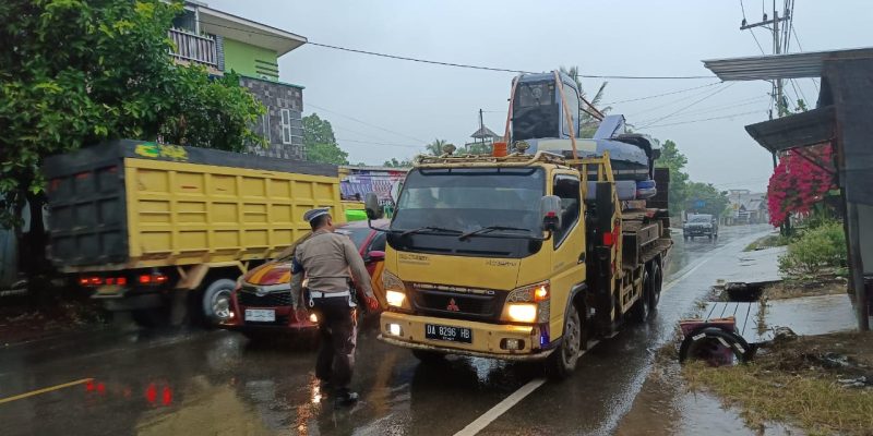 Ditlantas Polda Kalteng Imbau Masyarakat Berhati-hati di Jalan Setelah hujan