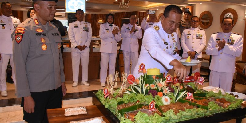 Kapolrestabes Surabaya Hadiri Peringatan HUT ke-79 TNI