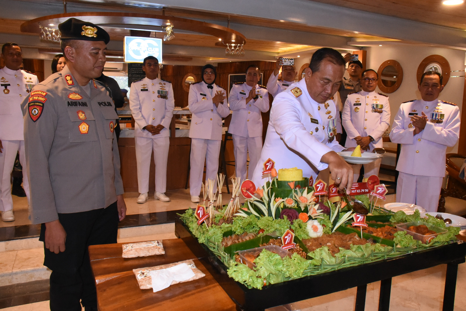 Kapolrestabes Surabaya Hadiri Peringatan HUT ke-79 TNI