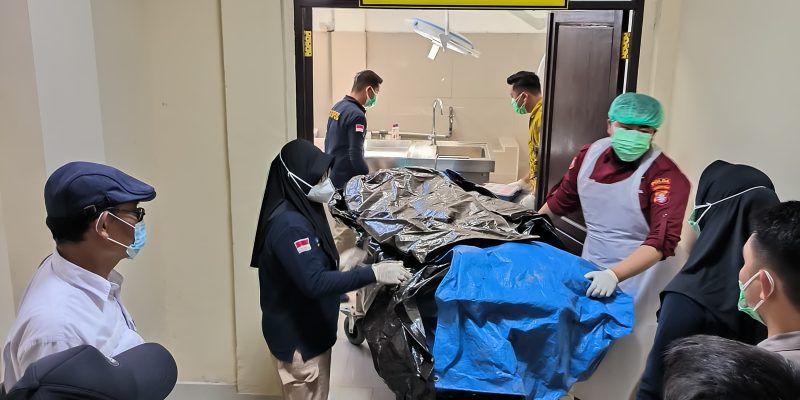 Kuasa Hukum Law Firm Scorpions dan Keluarga Dampingi dan Kawal Otopsi Jasad alm Ahat di RS Bhayangkara