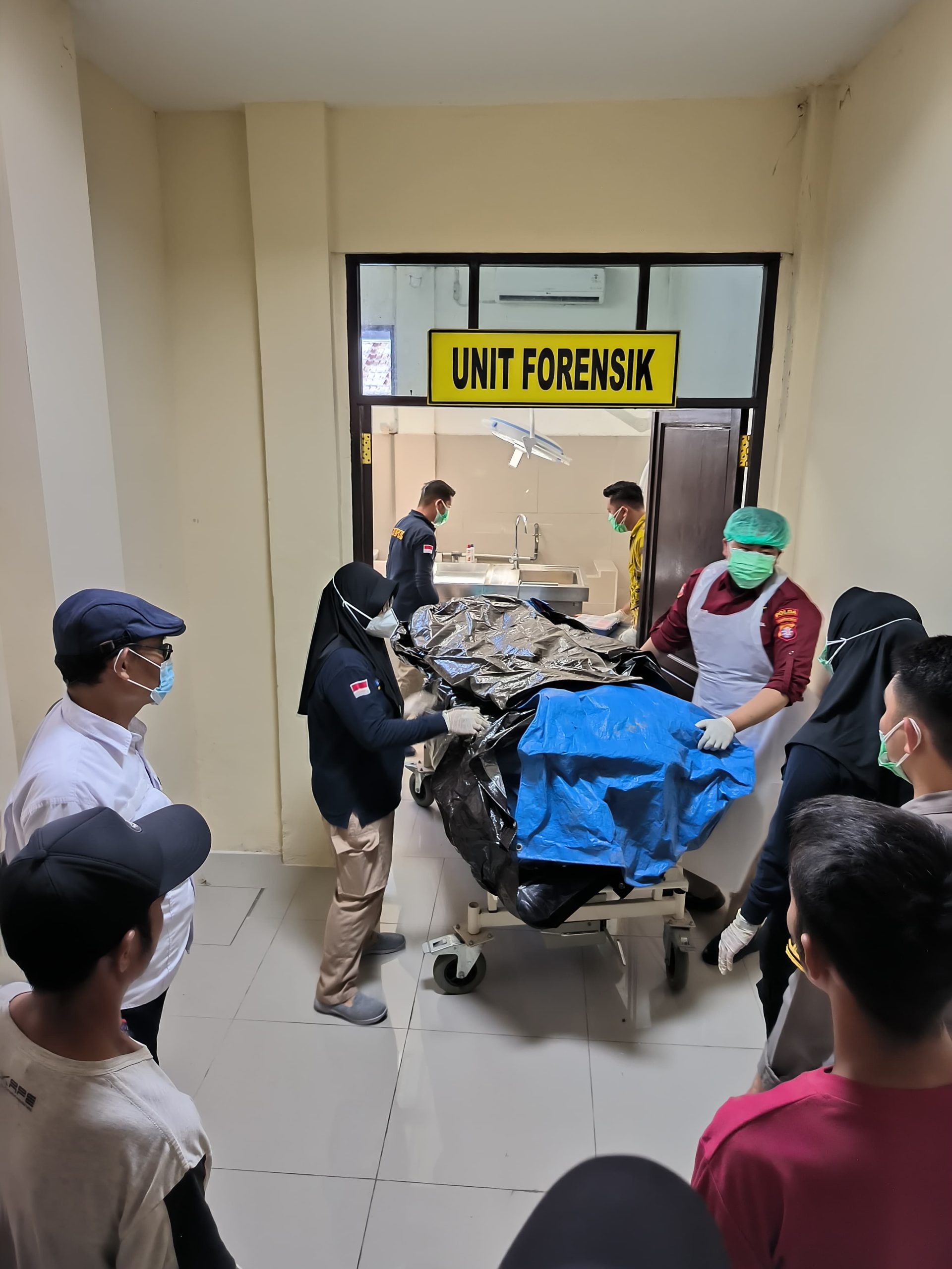 Kuasa Hukum Law Firm Scorpions dan Keluarga Dampingi dan Kawal Otopsi Jasad alm Ahat di RS Bhayangkara