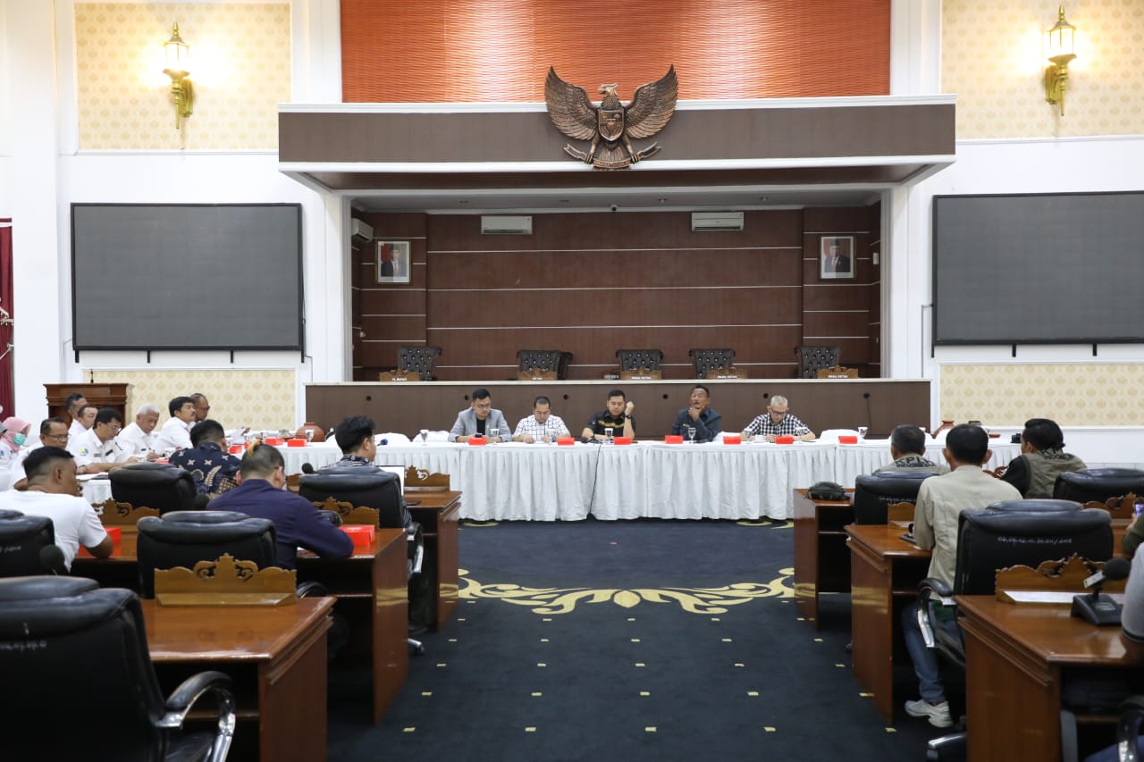 Pimpinan DPRD Purwakarta dan Ketua Komisi III Menerima Audiens KPLHI Mempertanyakan Kehadiran Perusahaan Pengelolaan Limbah B3