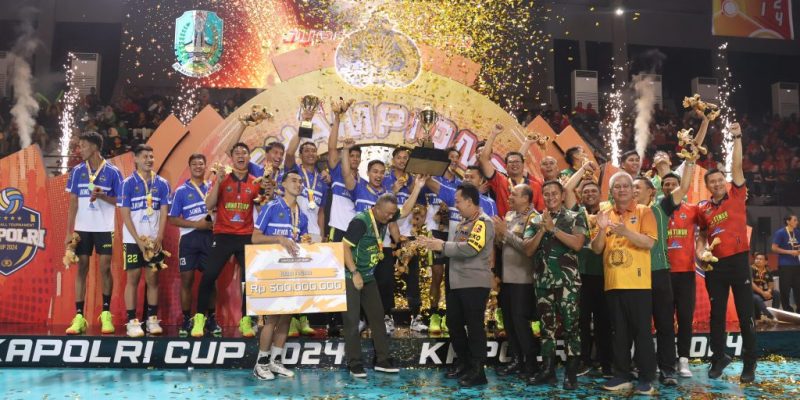 Kapolri Tutup Langsung Turnamen Bola Voli Sekaligus Resmikan Pembangunan Sumur Bor dan Filtrasi Air Bersih Layak Minum di Kalimantan Barat