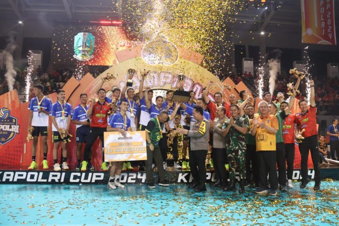 Kapolri Tutup Langsung Turnamen Bola Voli Sekaligus Resmikan Pembangunan Sumur Bor dan Filtrasi Air Bersih Layak Minum di Kalimantan Barat