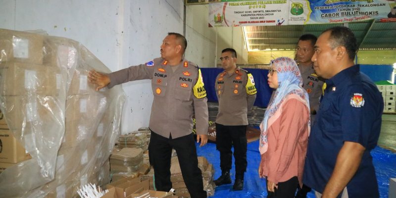 Cek Gudang Logistik KPU, Kapolres Pekalongan Pastikan Pengawalan dan Keamanan
