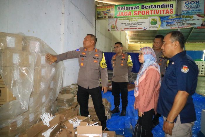 Cek Gudang Logistik KPU, Kapolres Pekalongan Pastikan Pengawalan dan Keamanan