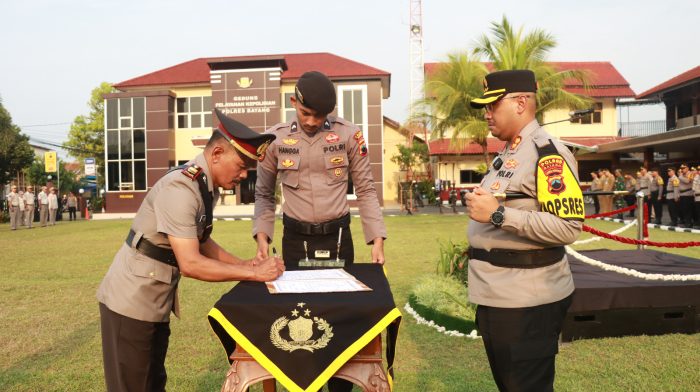 Sertijab Kapolsek Tulis Polres Batang, Kapolres: Tingkatkan Kinerja dan Jaga Kamtibmas
