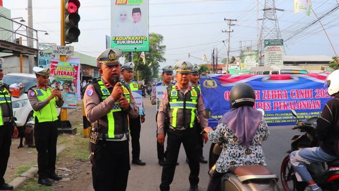 Satlantas Polres Pekalongan Sosialisasikan Ops Zebra Candi Kepada Pengendara di Wilayah Wonopringgo