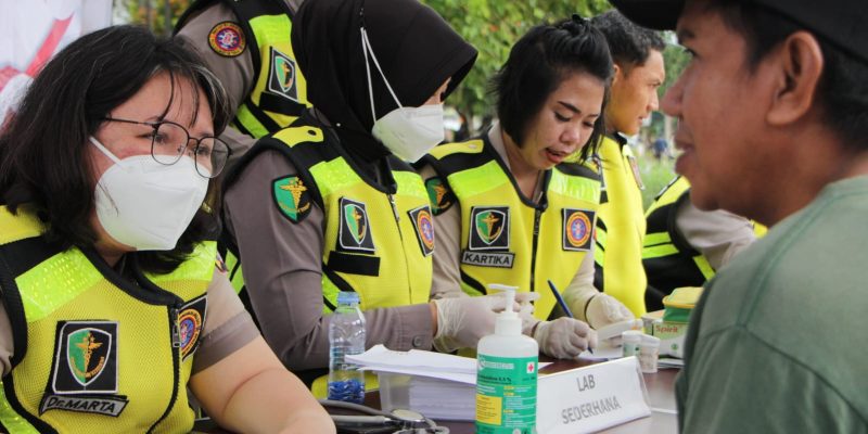 Beri Palayanan Kesehatan Di Car Free Day, Rumkit Bhayangkara Ajak Masyarakat Peduli Kesehatan
