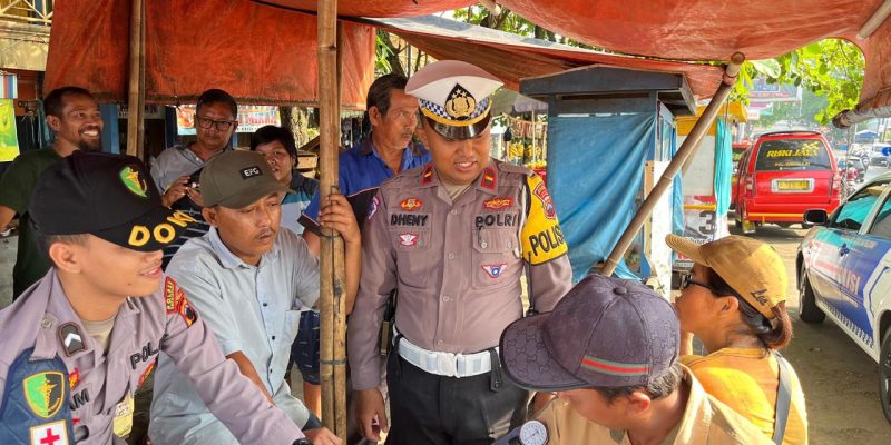Satlantas Polres Pekalongan Gelar Cek Kesehatan Gratis Terhadap Pengemudi Supir Angkot