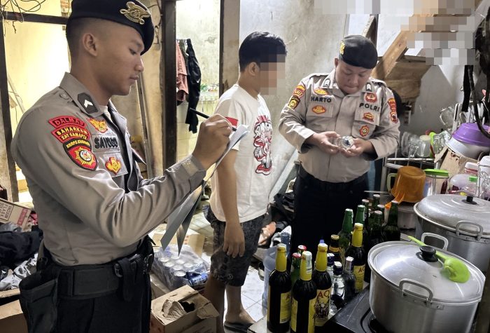 Jual Miras, Warung Makan Serta Toko Kena Razia Polisi