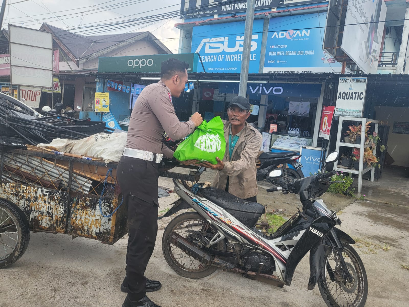 Rangkaian Ops Zebra Telabang 2024, Ditlantas Polda Kalteng Bagikan Paket Sembako