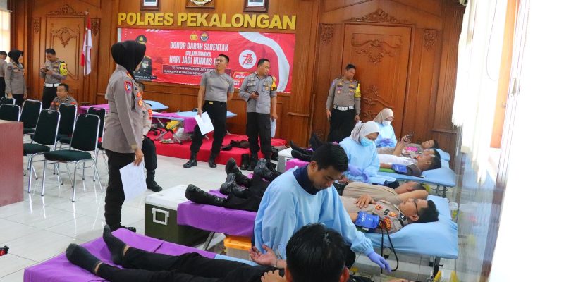 73 Kantong Darah Berhasil Dikumpulkan dalam Giat Donor Darah HUT Humas Ke-73 di Polres Pekalongan