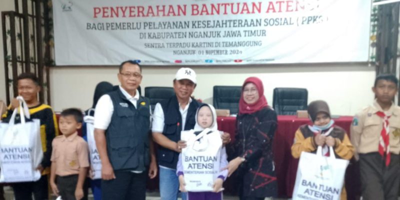 Penyerahan Bantuan Atensi PPKS Dalam Naungan Sentra Terpadu Kartini