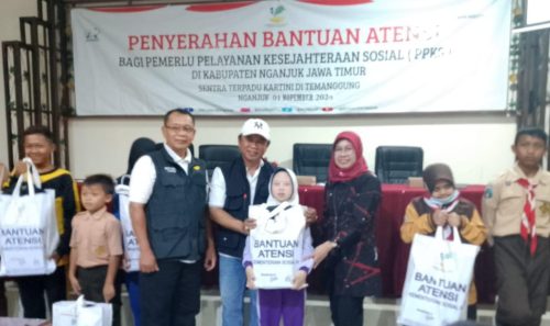 Penyerahan Bantuan Atensi PPKS Dalam Naungan Sentra Terpadu Kartini