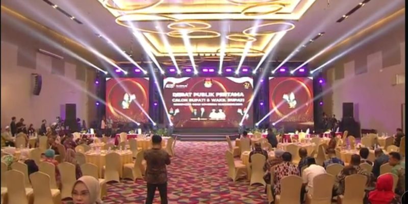 Acara Debat Paslon KPU Bertaji Sampaikan Visi Misi Secara Lugas dan Tepat Waktu