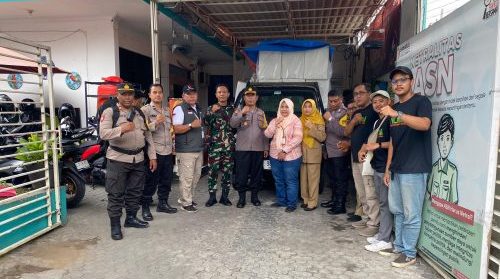 Kapolsek Simokerto Kawal Ketat Distribusi 244 Kotak Suara Pilkada 2024