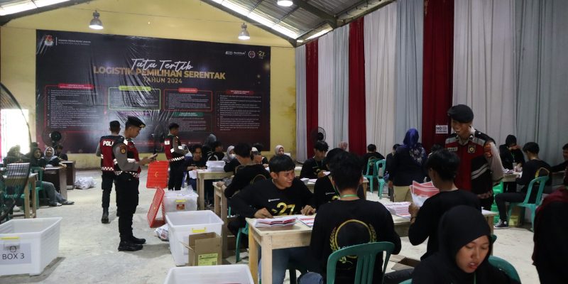 Ciptakan Pilkada Aman, Damai dan Kondusif, Polres Musi Rawas Bersama Stakeholders Kawal Pelipatan Surat Suara