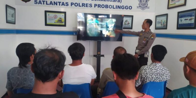 Selangkah Inovasi Satlantas Polres Probolinggo Sosialisasi Pemohon SIM