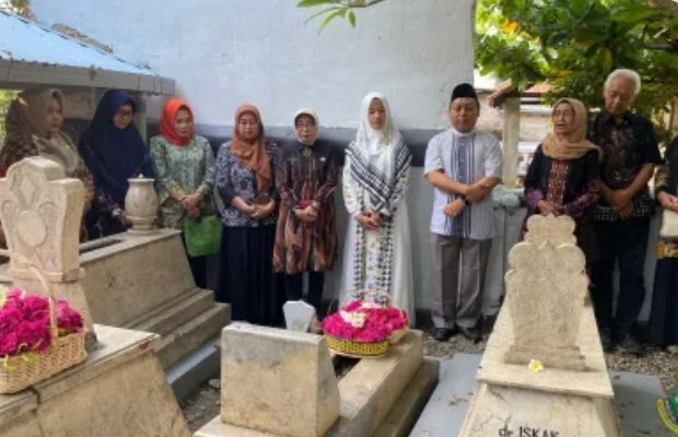 HUT ke-107 RSUD dr. Iskak Tulungagung Berkarya, Awali Ziarah Makam Pendiri