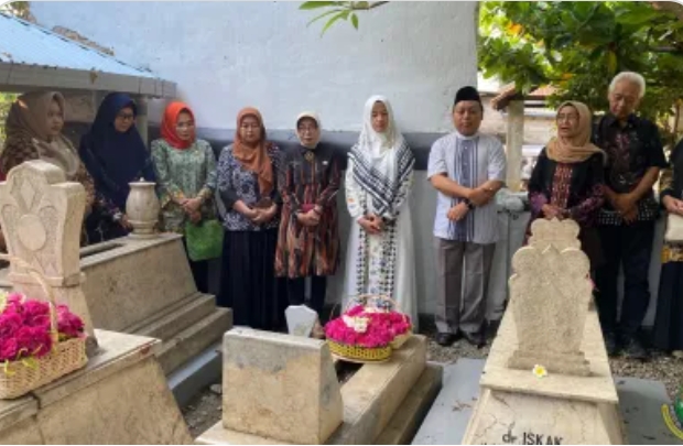 HUT ke-107 RSUD dr. Iskak Tulungagung Berkarya, Awali Ziarah Makam Pendiri