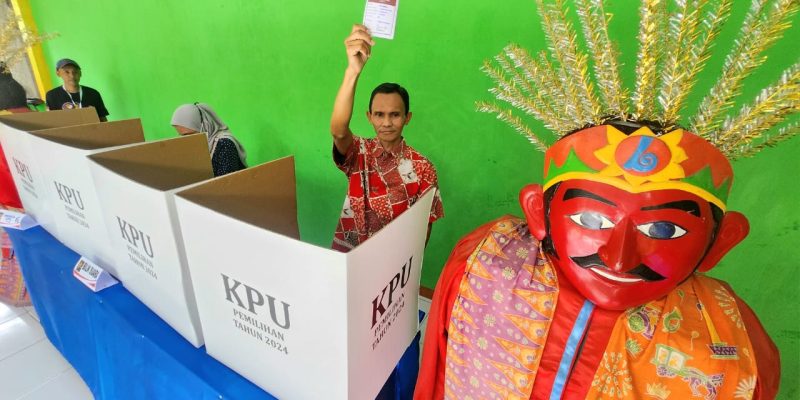 Nuansa Budaya Betawi Bikin Meriah Pilkada Serentak di TPS 068 Srengseng Sawah Jaksel
