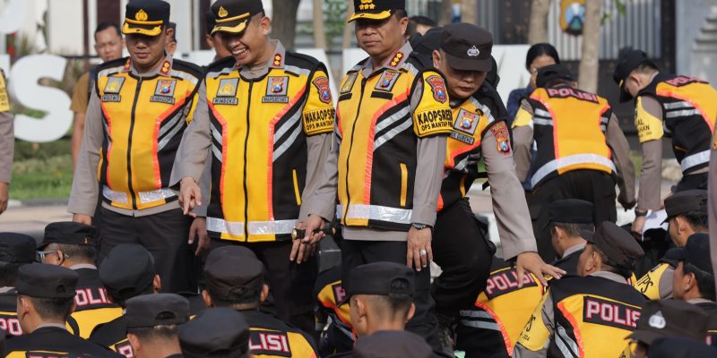 Kapolsek Simokerto Bersama Anggotanya Ikuti Apel Pengecekan Personil Dan Pengamanan TPS Pilkada 2024