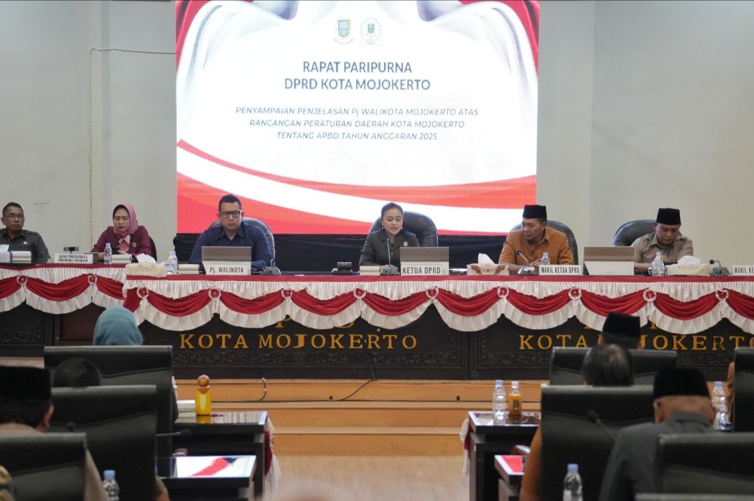 Pj Wali Kota Mojokerto Sampaikan Nota Keuangan R-APBD 2025, Prioritaskan Pertumbuhan Ekonomi dan Kerja Sama Antar Daerah