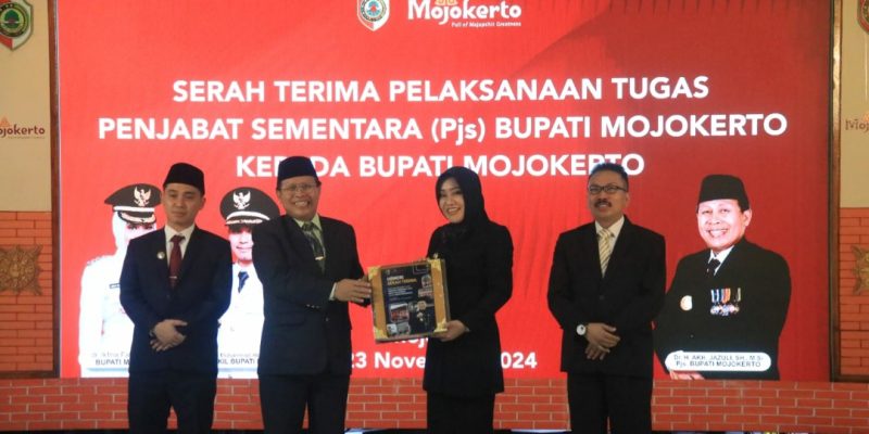 Masa Cuti Kampanye Telah Usai, Bupati dan Wakil Bupati Mojokerto Kembali ke Peringgitan