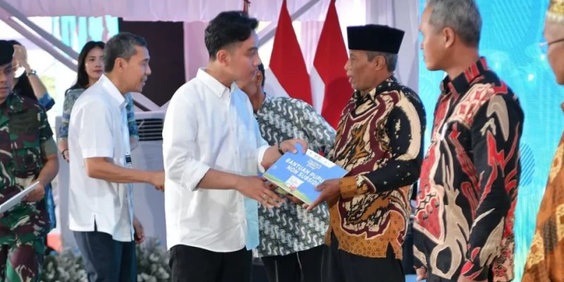 Hadiri Rembuk Tani di Semarang, Wapres Serahkan Bantuan Pupuk Nonsubsidi