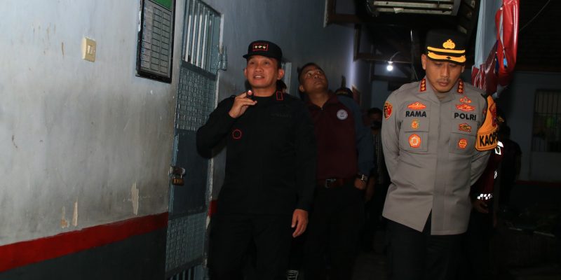 Libatkan TNI, Polri dan BNN, Puluhan Kamar Hunian Lapas Banyuwangi Digeledah