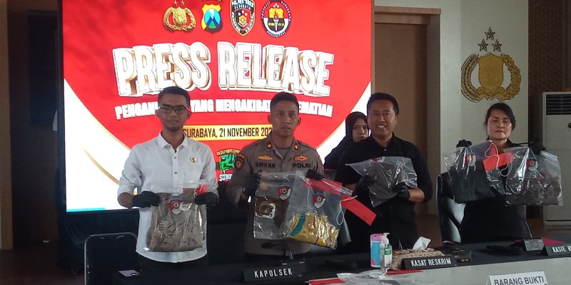 Satreskrim Polsek Genteng Polrestabes Surabaya Amankan Pria Paruh Baya Yang Membunuh Kekasihnya