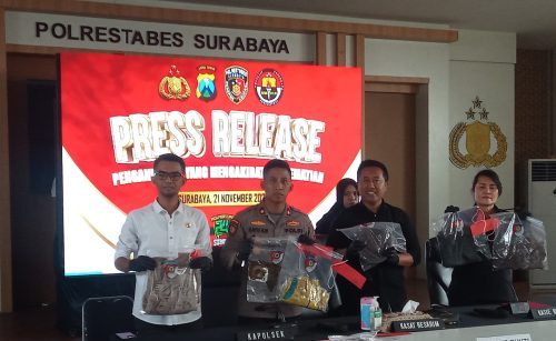 Satreskrim Polsek Genteng Polrestabes Surabaya Amankan Pria Paruh Baya Yang Membunuh Kekasihnya