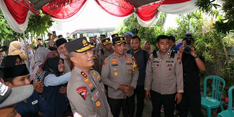 Tinjau TPS, Kapolda Jatim : Pilkada Serentak 2024 di Jatim Berjalan Lancar Sesuai Rencana