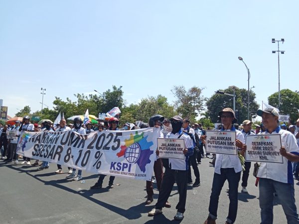 FSPMI Demo Menuntut PJ Gubernur Menetapkan Upah Sesuai Keputusan MK