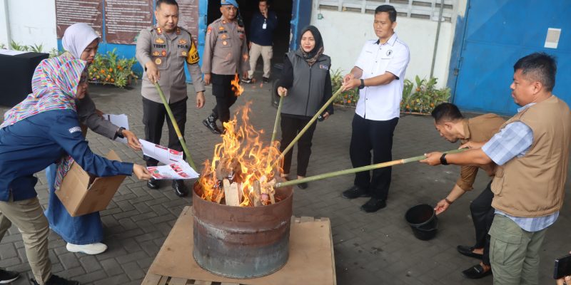 Pemusnahan Surat Suara Rusak di Pasuruan Berjalan Lancar, Dan Kondusif.