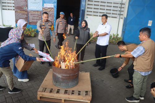 Pemusnahan Surat Suara Rusak di Pasuruan Berjalan Lancar, Dan Kondusif.